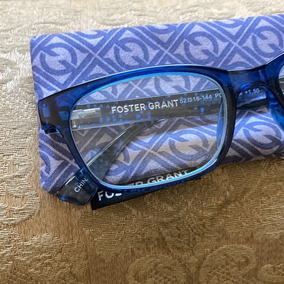NWT Foster Grants Parissa reading glasses and coordinating case. - Picture 2 of 7